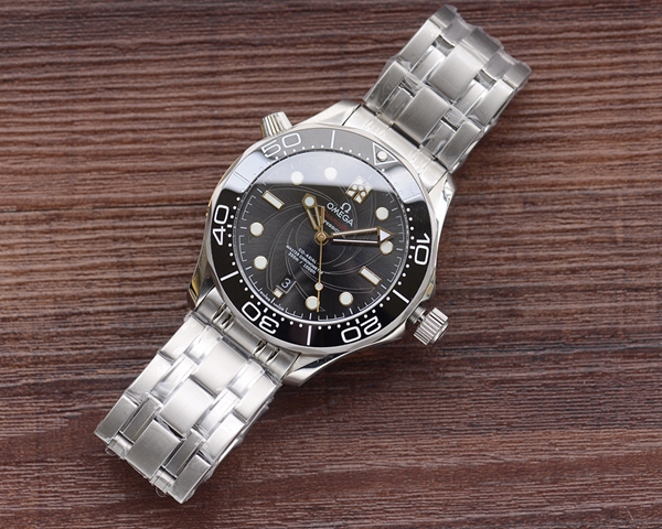 オメガ時計背面デザイン